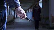 Die Zahl der Messerangriffe nimmt zu - zumindest fühlt es sich für viele Menschen so an. Statistisch belegen lässt sich eine Zunahme beim Blick auf Daten der Polizei jedoch nicht. Die Zahl der Messerangriffe nimmt zu - zumindest fühlt es sich für viele Menschen so an. Statistisch belegen lässt sich eine Zunahme beim Blick auf Daten der Polizei jedoch nicht.