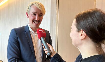 Neil Barry Moss ist Intendant des Coburger Landestheaters. Hier im Interview mit Radio Eins.