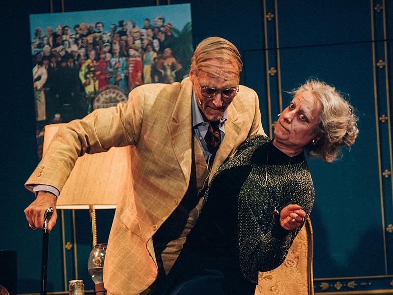 Das Songdrama "Ewig Jung" feierte Premiere am Landestheater Coburg.Premiere "Ewig Jung" am Landestheater Das Songdrama "Ewig Jung" feierte Premiere am Landestheater Coburg.