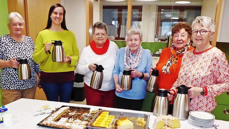 Die R&uuml;ckkehr in das neue, barrierefreie Kreuzberg-Gemeindezentrum war f&uuml;r die Evangelische Frauenhilfe der H&ouml;hepunkt des vergangenen Jahres. 14 gro&szlig;e Iso-Kannen f&uuml;r Kaffee und zwei Pump-Iso-Kannen f&uuml;r Tee und hei&szlig;es Wasser schenkten die Damen der ...