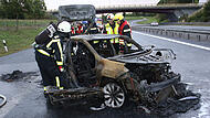 Toyota nach Unfall auf der A73 bei Coburg ausgebrannt