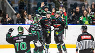 Zehn Sekunden vor der Schlusssirene erzielte Leon Dalldush (Mitte) seinen Hattrick für die Höchstadt Alligators.