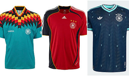 32 Jahre liegen zwischen den DFB-Ausw&auml;rtstrikots von 1994 (links) und 2026 (rechts). Dazwischen: Das rote Trikot von der Heim-WM 2006.