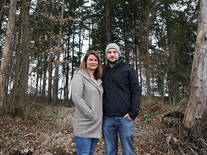 Linda und Lukas Kie&szlig;ling aus Birkenhof haben die Idee, ein kleines W&auml;ldchen zu einem Friedwald zu machen.