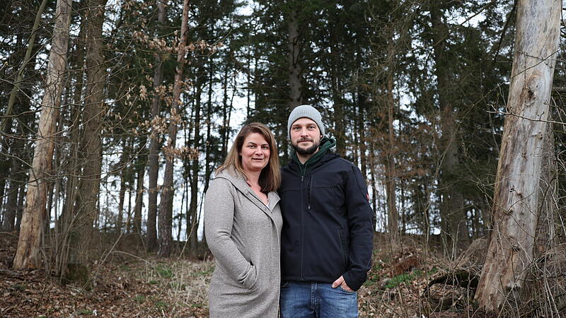 Linda und Lukas Kie&szlig;ling aus Birkenhof haben die Idee, ein kleines W&auml;ldchen zu einem Friedwald zu machen.