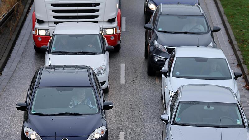 Zum Schutz von Menschen und Umwelt vor Schadstoffen will die EU-Kommission strengere Grenzwerte f&uuml;r gef&auml;hrliche Emissionen von Fahrzeugen.