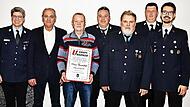 F&uuml;r jahrzehntelangen Feuerwehrdienst und ehrenamtliche Vereinst&auml;tigkeiten wurde Klaus Barnickel zum Ehrenmitglied der Feuerwehr Woffendorf ernannt; die Auszeichnung durch Vorsitzenden Matthias H&uuml;mmer (Mitte) erfolgte im Beisein von Kreisbrandmeist...