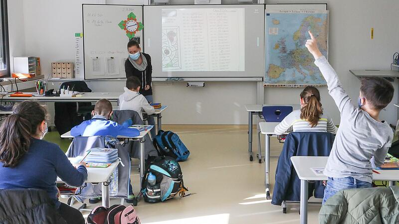 Ab Montag m&uuml;ssen Sch&uuml;ler, wie hier eine Grundschulklasse der Adalbert-Stifter-Schule in Forchheim, einen Corona-Test machen.Forchheim & Fr&auml;nkische Schweiz