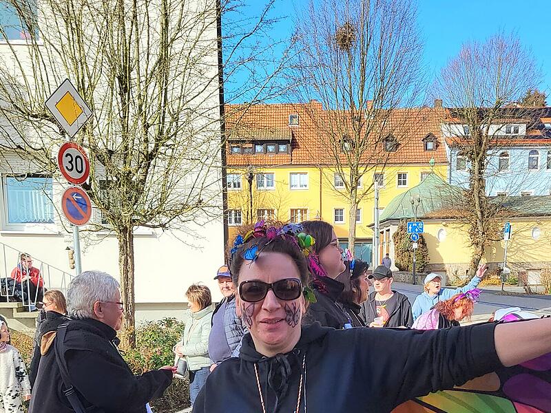 Viel los war am Faschingsdienstag, 4. März 2025, beim Faschingszug in Bad Brückenau.