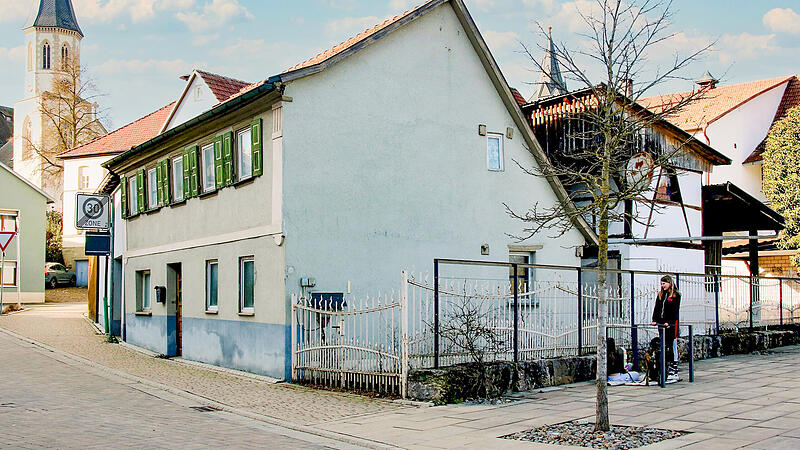 Neuer Standort f&uuml;r den Tante-Enso-Dorfladen soll das Gel&auml;nde der alten B&auml;ckerei Gensler werden. Das Haus wird abgerissen und dort ein neues Geb&auml;ude errichtet.