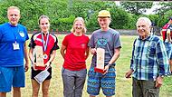 Antonia Jacobi und Daniel Eckardt (mit Pokal) mit Johanna Knauer (Mitte), Jörg Schnappauf (links) und Pokalstifter Günter Rödel (rechts).Ruth Bock Antonia Jacobi und Daniel Eckardt (mit Pokal) mit Johanna Knauer (Mitte), Jörg Schnappauf (links) und Pokalstifter Günter Rödel (rechts).Ruth Bock