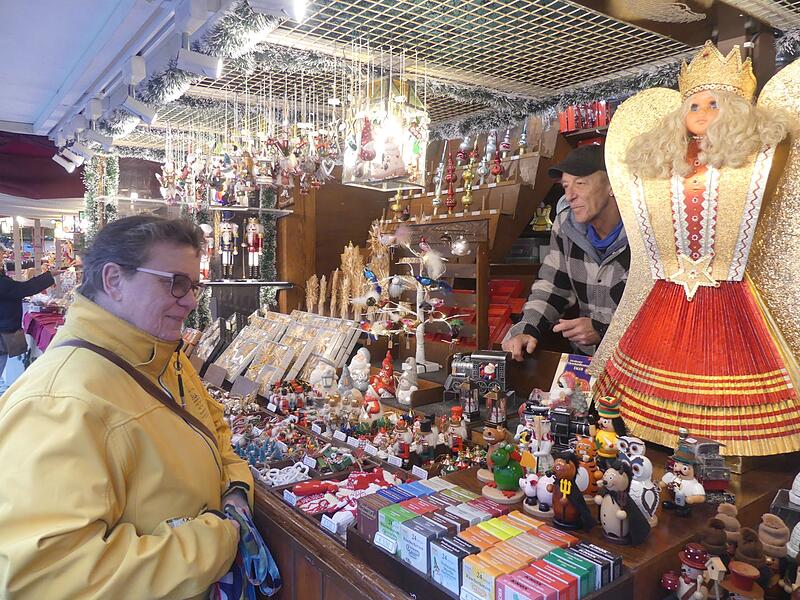 Ralf Rehder aus Herzogenaurach im Verkaufsgespr&auml;ch.