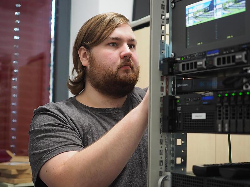 nas Heß war für den Umzug der Technik des Lokalsenders in das  neue Studio mitverantwortlich.