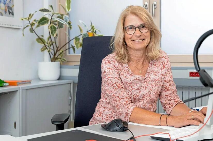 Heike Issing vom Jobcenter in Würzburg macht auch Hausbesuche bei Menschen, die Bürgergeld bekommen. Ihr Ziel: sie wieder in einen Job zu bekommen. Heike Issing vom Jobcenter in Würzburg macht auch Hausbesuche bei Menschen, die Bürgergeld bekommen. Ihr Ziel: sie wieder in einen Job zu bekommen.