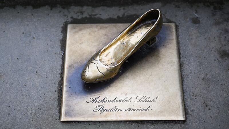 Winterausstellung "Drei Haseln&uuml;sse f&uuml;r Aschenbr&ouml;del"