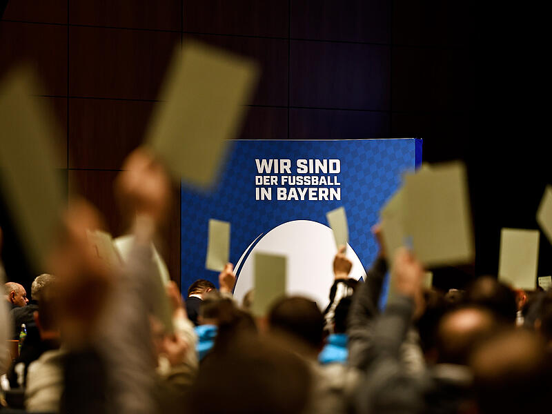 "Wir sind der Fu&szlig;ball in Bayern", lautet das Motto des BFV-Wahljahres 2026. Beim Treffen von 25 Vereinen zum Vorgehen bei der Regionalliga-Form w&auml;hlten die Beteiligten einen eigenen Weg.