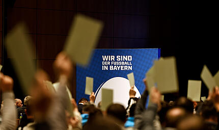"Wir sind der Fu&szlig;ball in Bayern", lautet das Motto des BFV-Wahljahres 2026. Beim Treffen von 25 Vereinen zum Vorgehen bei der Regionalliga-Form w&auml;hlten die Beteiligten einen eigenen Weg.