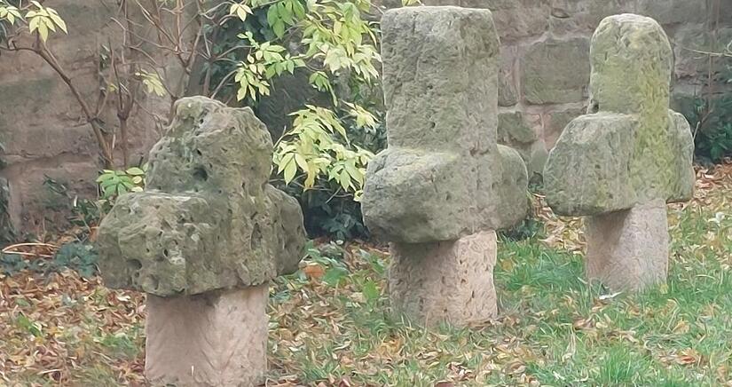 Spaziergänge durch Herzogenaurach zeigen zahlreiche Sühnekreuze. Bei einer Stadtführung erfuhren die Teilnehmer mehr darüber.