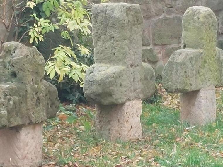 Spaziergänge durch Herzogenaurach zeigen zahlreiche Sühnekreuze. Bei einer Stadtführung erfuhren die Teilnehmer mehr darüber.