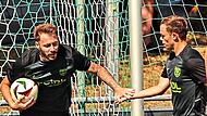 Neukenroths Neuzugang Max Sch&uuml;lein (l.) erzielte gegen die Reserve der DJK Don Bosco Bamberg den Anschlusstreffer. Mehr war aber nicht drin.
