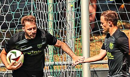 Neukenroths Neuzugang Max Sch&uuml;lein (l.) erzielte gegen die Reserve der DJK Don Bosco Bamberg den Anschlusstreffer. Mehr war aber nicht drin.