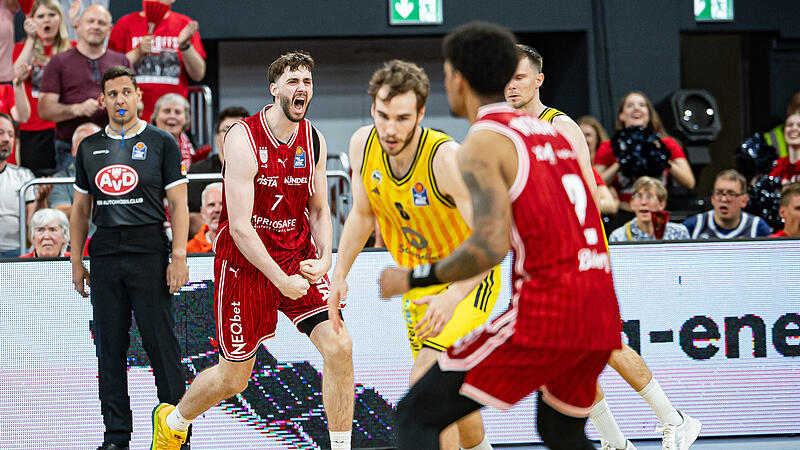 Finn D&ouml;ntgens (links) stand v&ouml;llig &uuml;berraschend in der Bamberger Startformation und &uuml;berzeugte mit sechs Punkten.