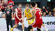 Finn D&ouml;ntgens (links) stand v&ouml;llig &uuml;berraschend in der Bamberger Startformation und &uuml;berzeugte mit sechs Punkten.