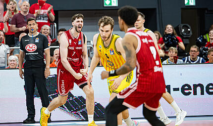 Finn D&ouml;ntgens (links) stand v&ouml;llig &uuml;berraschend in der Bamberger Startformation und &uuml;berzeugte mit sechs Punkten.