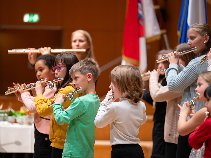 Neujahrsempfang der Stadt Bamberg 2024Neujahrsempfang der Stadt Bamberg 2024 Die Suzuki-Querflöten-Gruppe der städtischen Musikschule begeisterte das Publikum mit ihrem Auftritt.