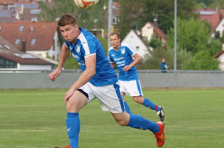 Hallerndorfs Maximilian Pfister &minus; hier auf einem Archivbild &minus; erzielte die F&uuml;hrung gegen Willersdorf nach einer strittigen Schiedsrichterentscheidung.Forchheim & Fr&auml;nkische Schweiz