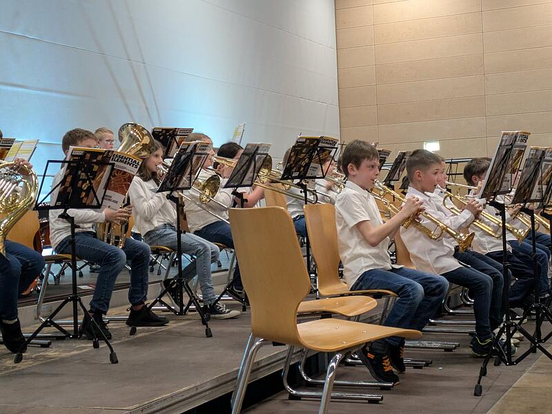 Die Bläserklassen traten als erste auf.Frühjahrskonzert der Musikschule Münnerstadt Die Bläserklassen traten als erste auf.