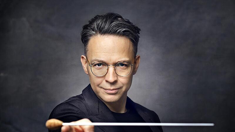 Evan-Alexis Christ dirigiert  die Nürnberger  Symphoniker am 20. Juli in Kulmbach.
