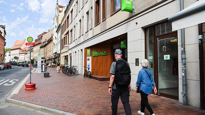 Ibis Styles Das Ibis Styles-Hotel in der Langen Straße ist wegen der zentralen Lage vor allem bei Touristen sehr beliebt.