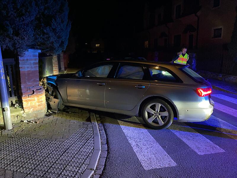 Mann fl&uuml;chtet mit Auto von Oberpfalz bis Tschechien