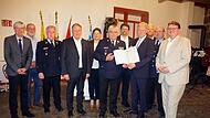 Mit der Verdienstmedaille des Landkreises Kronach wurde Matthias Schuhbäck (Mitte) ausgezeichnet.