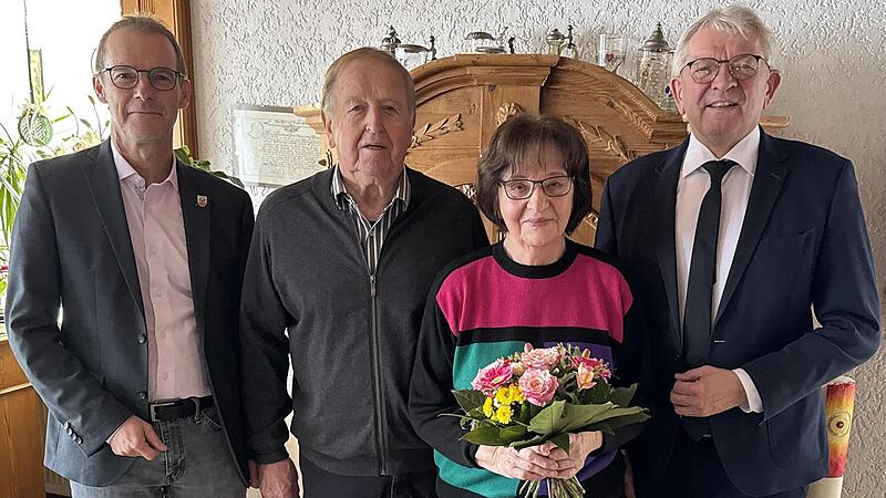 Zur Eisernen Hochzeit gratulierten den Wieshubers auch Bürgermeister Wolfgang Desel (l.) und Landrat Johann Kalb. Zur Eisernen Hochzeit gratulierten den Wieshubers auch Bürgermeister Wolfgang Desel (l.) und Landrat Johann Kalb.