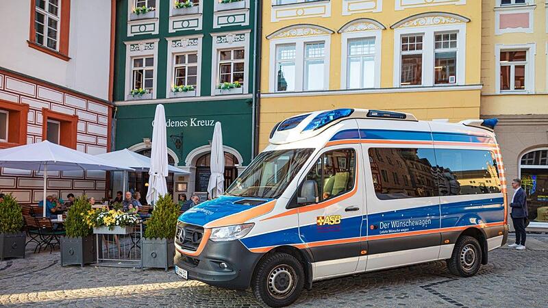 Mit dem W&uuml;nschewagen des ASB kann Menschen ein letzter Lebenswunsch erf&uuml;llt werden. Der Rotary Club Coburg unterst&uuml;tzt diese segensreiche Einrichtung.