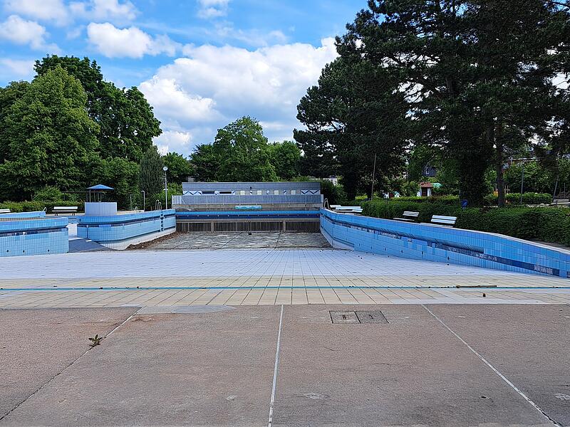 Schwimmbad, Grünfläche, Freibad