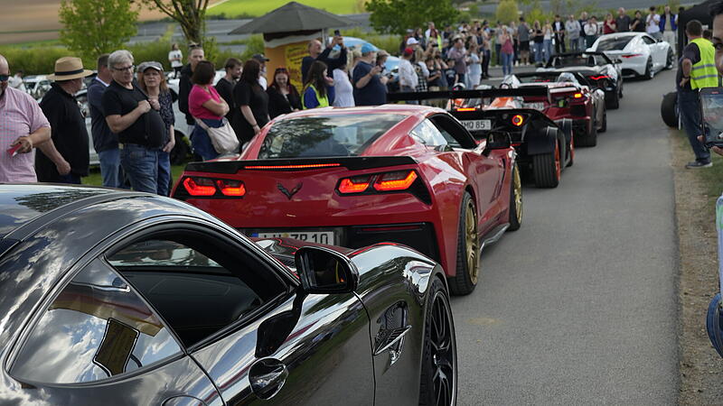 Die Ausfahrten der PS-starken Sportwagen waren f&uuml;r die Besucher ein Highlight.