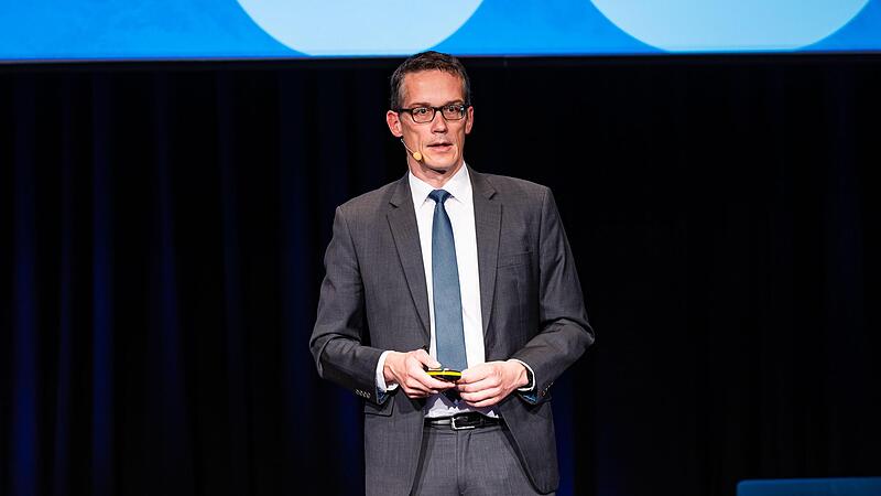 Michael B&ouml;hmer, Jahrgang 1975, Chefvolkswirt beim Wirtschaftsforschungsunternehmen Prognos, spricht im FT-Interview &uuml;ber die Energiekrise und wie sie sich entwickeln wird. Er hat einige schlechte, aber auch eine gute Nachricht im Gep&auml;ck.Forchheim & Fr&auml;nkische Schweiz