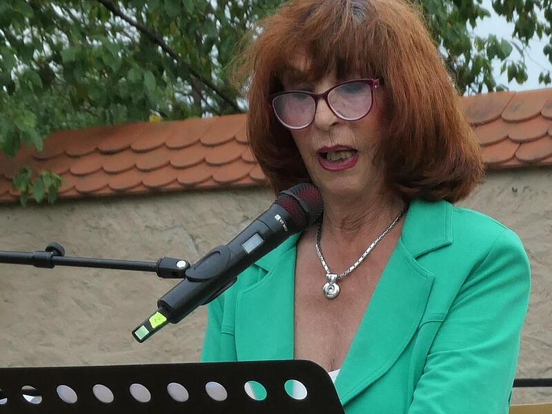 Ute Bächer von der „Helmetzer Gschichtla Werkstoatt“ hatte die Lacher auf ihrer Seite.