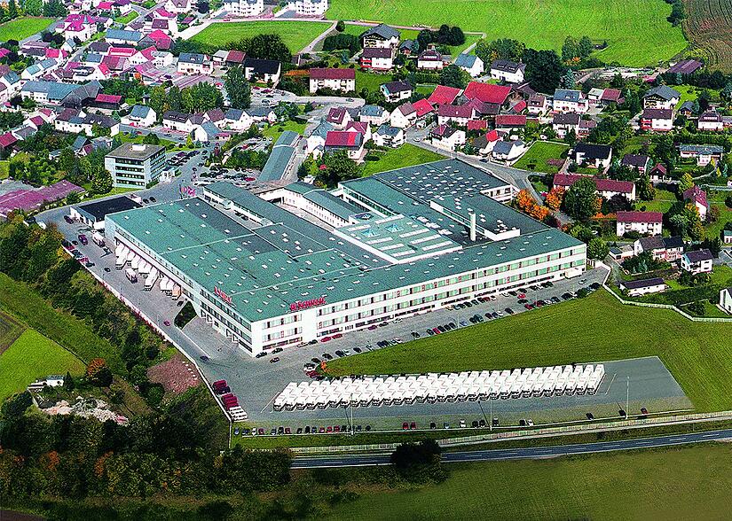 Traditionsreiche Firma in Frohnlach (Gemeinde Ebersdorf bei Coburg;  Landkreis Coburg): Blick auf die W. Schillig Polstermöbelwerke.