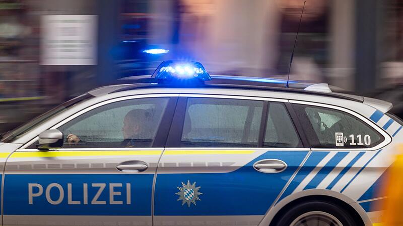Polizeiwagen mit Blaulicht Polizeiwagen mit Blaulicht