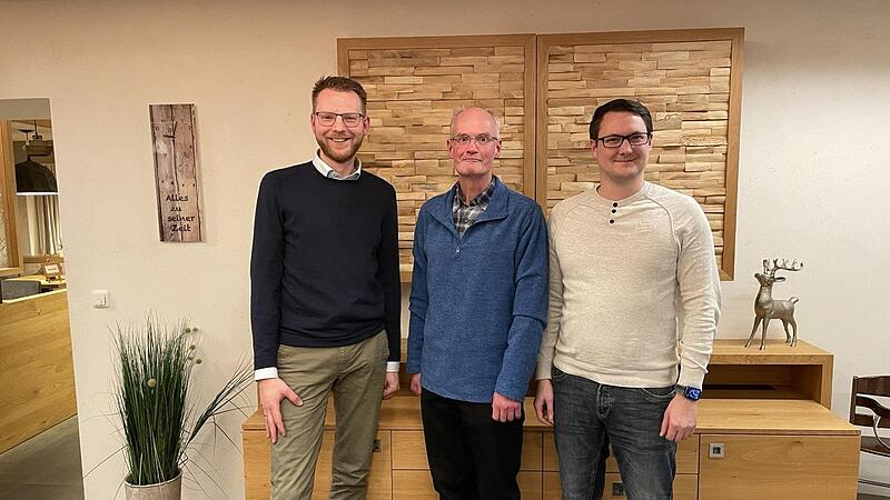 Franz Brauers (Mitte) ist Vorsitzender des neuen Orttsverbandes. Unser Foto zeigt ihn mit einem Stellvertreter Roy Eissing (links) und Tobias Keller. Franz Brauers (Mitte) ist Vorsitzender des neuen Orttsverbandes. Unser Foto zeigt ihn mit einem Stellvertreter Roy Eissing (links) und Tobias Keller.