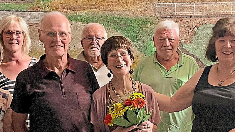 Das Bild zeigt (von links) Andreas Sandwall, Brigitte Rozek, Simone Götz, Norbert Schmitt, Lothar Kumpf, Waltraud Wirsching, Gerold Back, Katharina Holzheimer, Stefan Goll und Christl Kissner.Arnold Farnung Das Bild zeigt (von links) Andreas Sandwall, Brigitte Rozek, Simone Götz, Norbert Schmitt, Lothar Kumpf, Waltraud Wirsching, Gerold Back, Katharina Holzheimer, Stefan Goll und Christl Kissner.Arnold Farnung