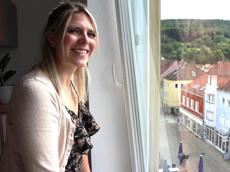 Klimamanagerin Alisa Knüttel erstellt ein Energiekonzept für Bad Brückenau. Seit 2023 arbeitet sie für die Stadt.