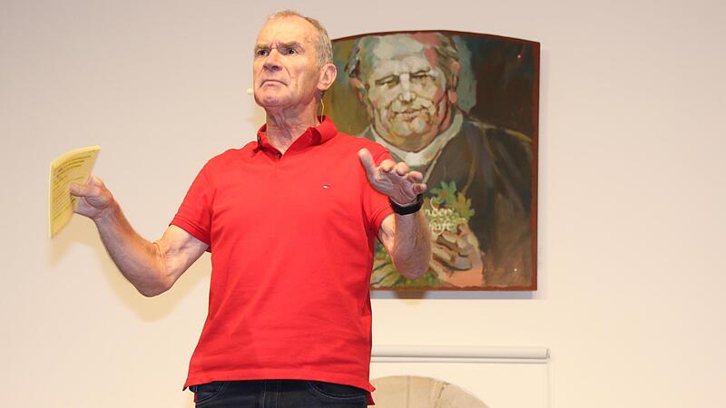 Fredi Breunig, der Franke aus der Rhön, sammelt mit Leidenschaft Anekdoten und „G'schichtlich“ aus dem täglichen Leben und gibt sie auf der Bühne zum Besten. Fredi Breunig, der Franke aus der Rhön, sammelt mit Leidenschaft Anekdoten und „G'schichtlich“ aus dem täglichen Leben und gibt sie auf der Bühne zum Besten.