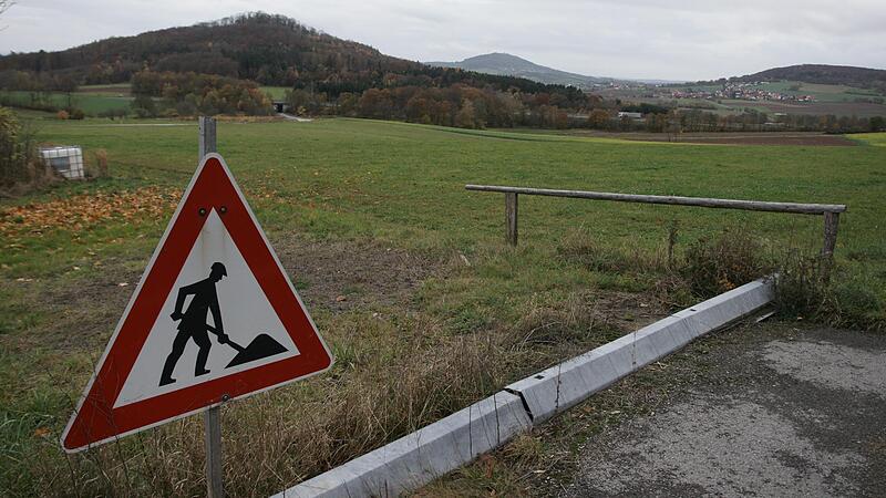 Immer noch keine Baustelle: Auf diesem Gel&auml;nde in Schildeck will die Sinntaler Firma Patzer Erden eine Produktionsst&auml;tte errichten. Daf&uuml;r ben&ouml;tigt sie &ouml;kologische Ausgleichsfl&auml;chen.