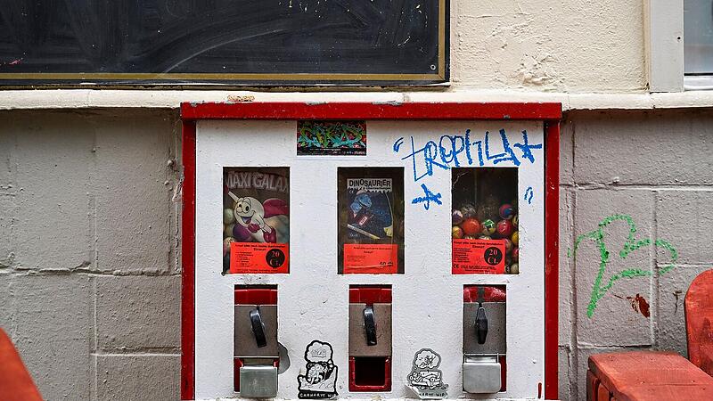 Kaugummiautomat in Erlangen einfach abmontiert Kaugummiautomat in Erlangen einfach abmontiert