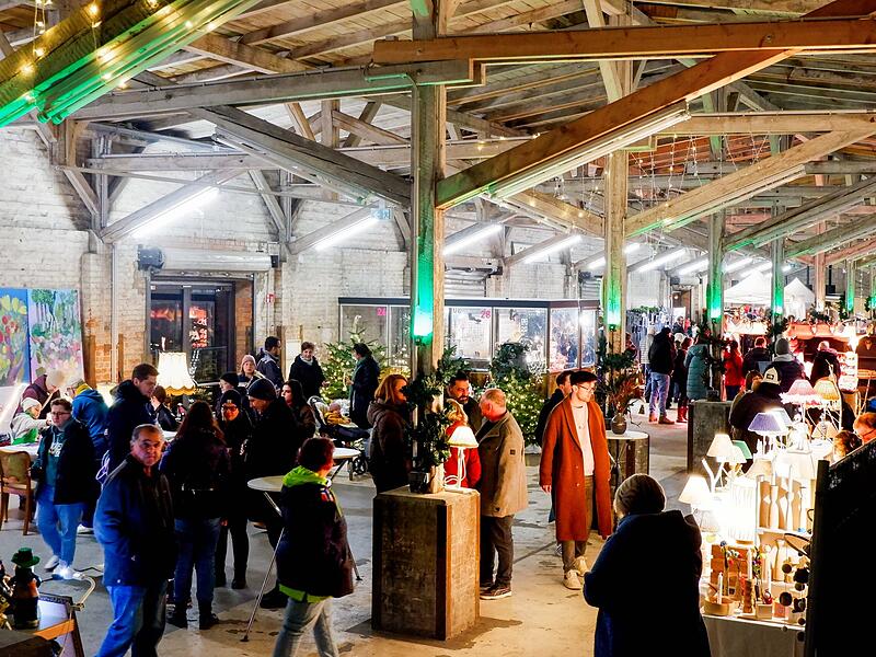 Winterzauber in Coburg Vom 12. bis zum 15. November 2026 findet rund um die Alte Pakethalle in Coburg wieder der „Winterzauber – Am Gleis“ statt.